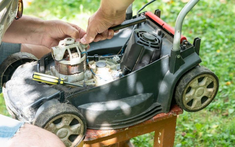 repairman-fixes-the-lawn-mower-engine-with-tools-a-2025-03-09-16-42-50-utc_1280px
